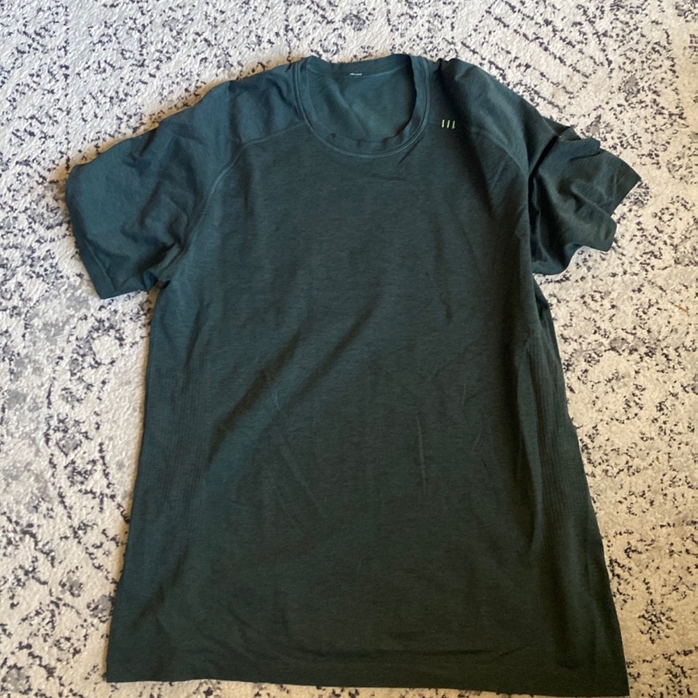 Mens lululemon metal vent tech - size large